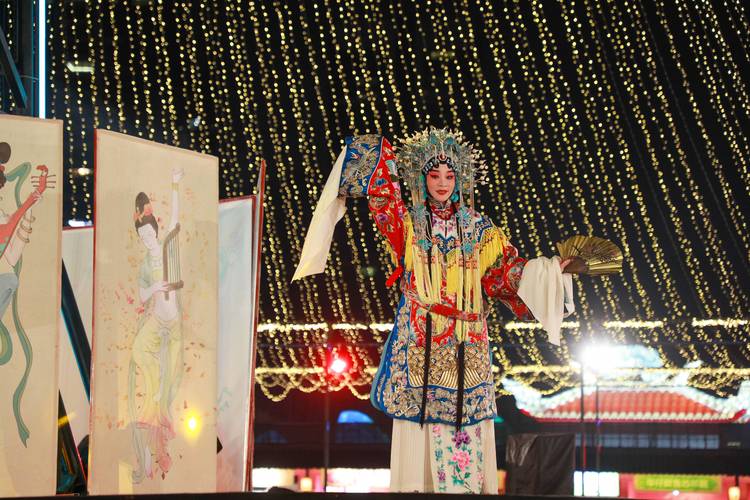 2025年澳门9点35分07和杂技演员表演中摔落与杂技演员表演中摔落的是谁